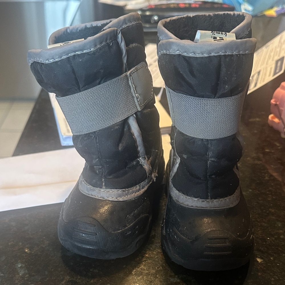 Kamik Kids Boots in Black and Gray